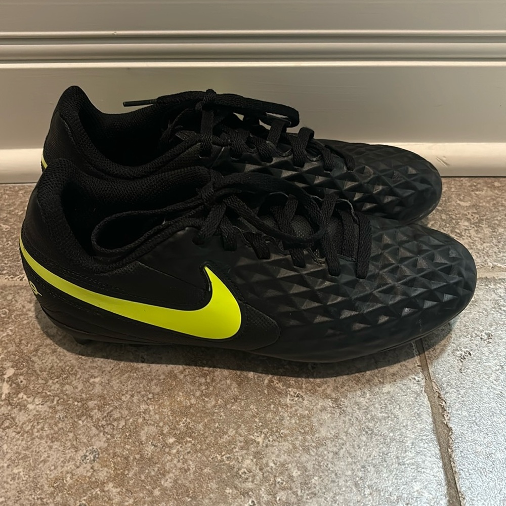 Youth soccer cleats